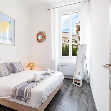 1 Longchamp - Joli - Carre D Or - Climatise Appartement *